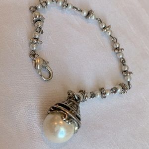 Brighton bracelet with one big pearl!